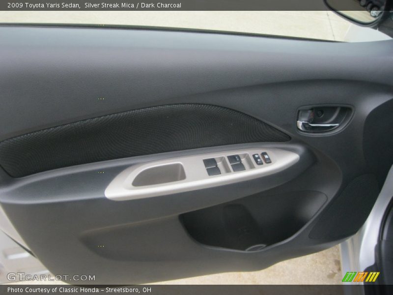 Silver Streak Mica / Dark Charcoal 2009 Toyota Yaris Sedan