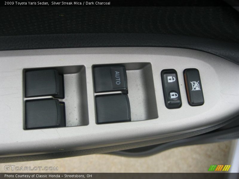 Silver Streak Mica / Dark Charcoal 2009 Toyota Yaris Sedan