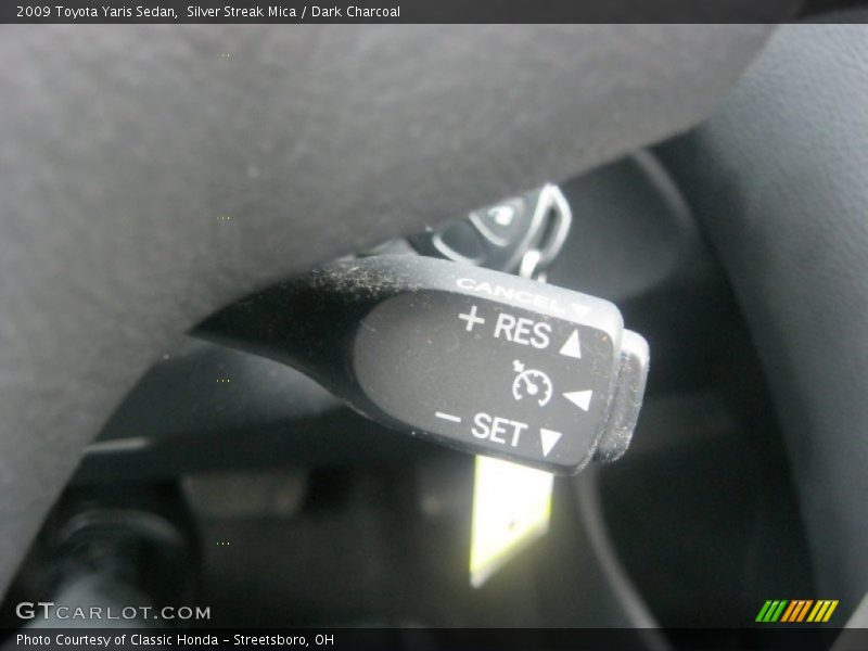 Silver Streak Mica / Dark Charcoal 2009 Toyota Yaris Sedan