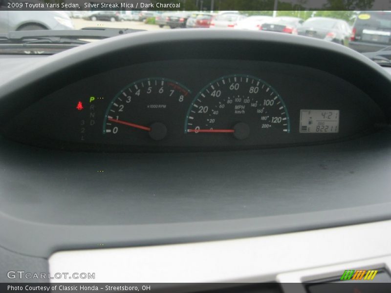 Silver Streak Mica / Dark Charcoal 2009 Toyota Yaris Sedan