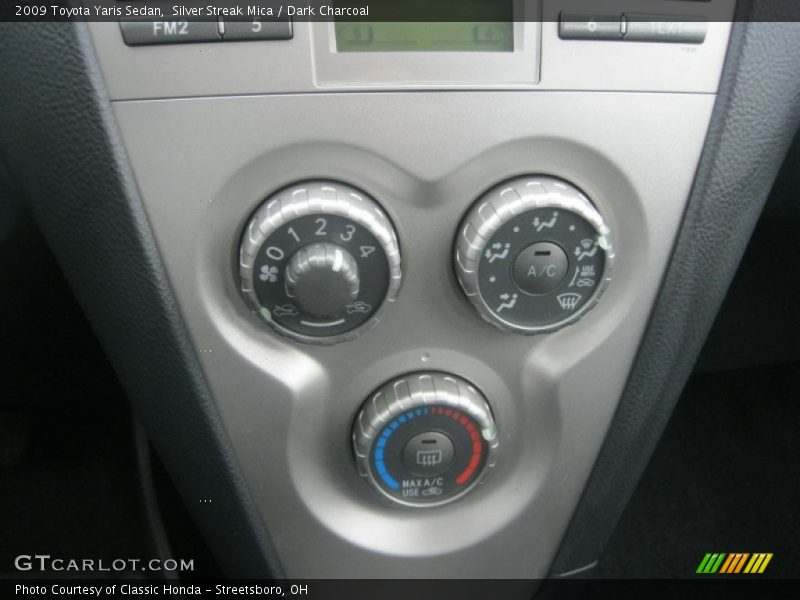 Silver Streak Mica / Dark Charcoal 2009 Toyota Yaris Sedan