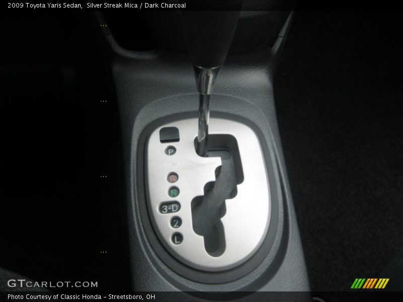 Silver Streak Mica / Dark Charcoal 2009 Toyota Yaris Sedan