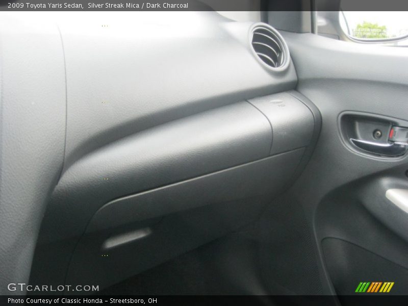 Silver Streak Mica / Dark Charcoal 2009 Toyota Yaris Sedan