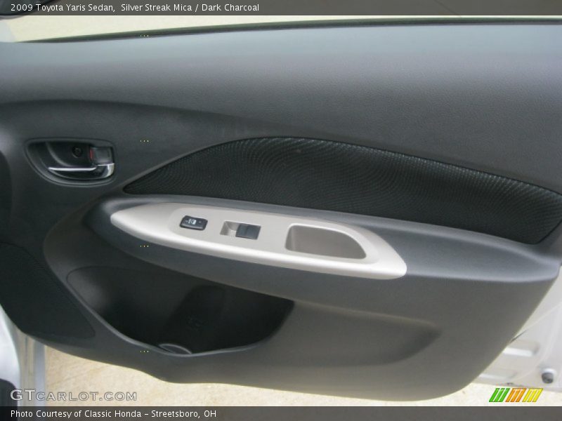 Silver Streak Mica / Dark Charcoal 2009 Toyota Yaris Sedan