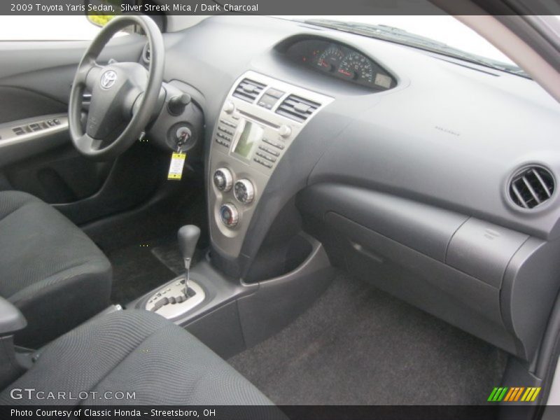 Silver Streak Mica / Dark Charcoal 2009 Toyota Yaris Sedan