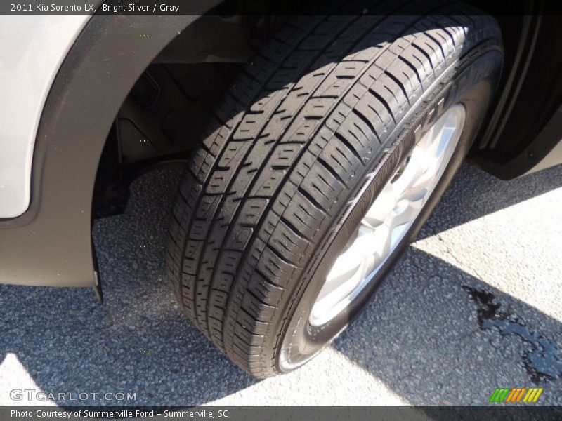 Bright Silver / Gray 2011 Kia Sorento LX