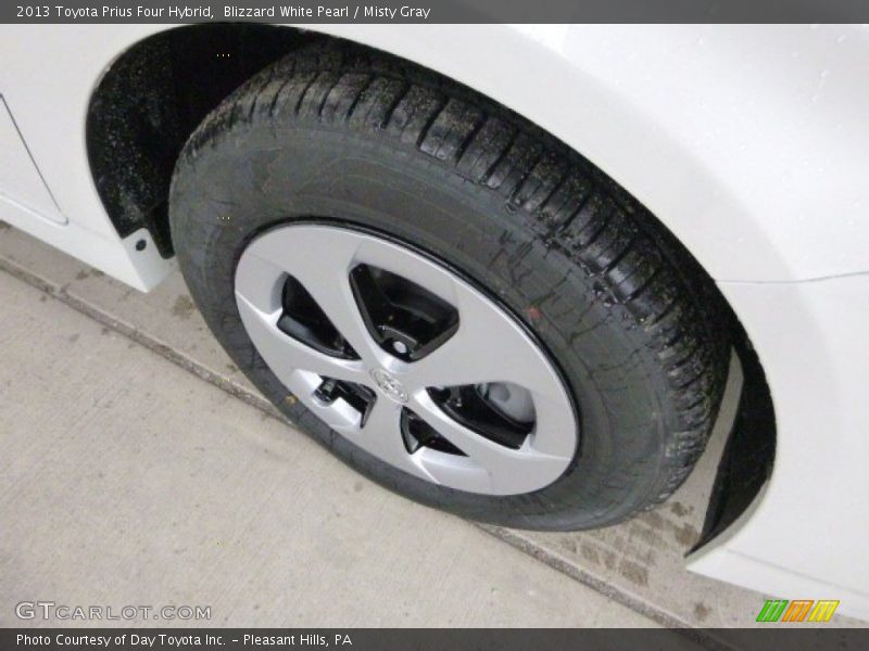Blizzard White Pearl / Misty Gray 2013 Toyota Prius Four Hybrid