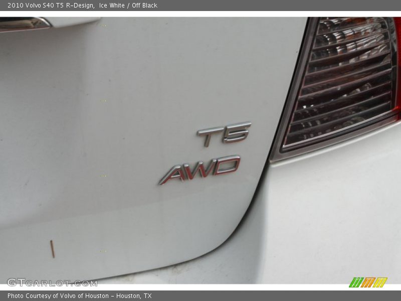 Ice White / Off Black 2010 Volvo S40 T5 R-Design