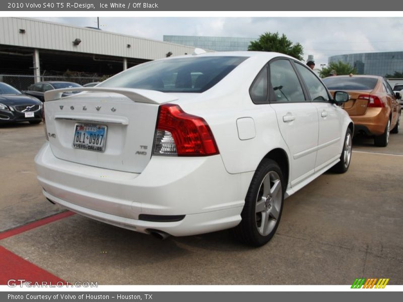 Ice White / Off Black 2010 Volvo S40 T5 R-Design