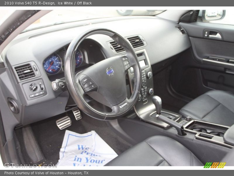Ice White / Off Black 2010 Volvo S40 T5 R-Design