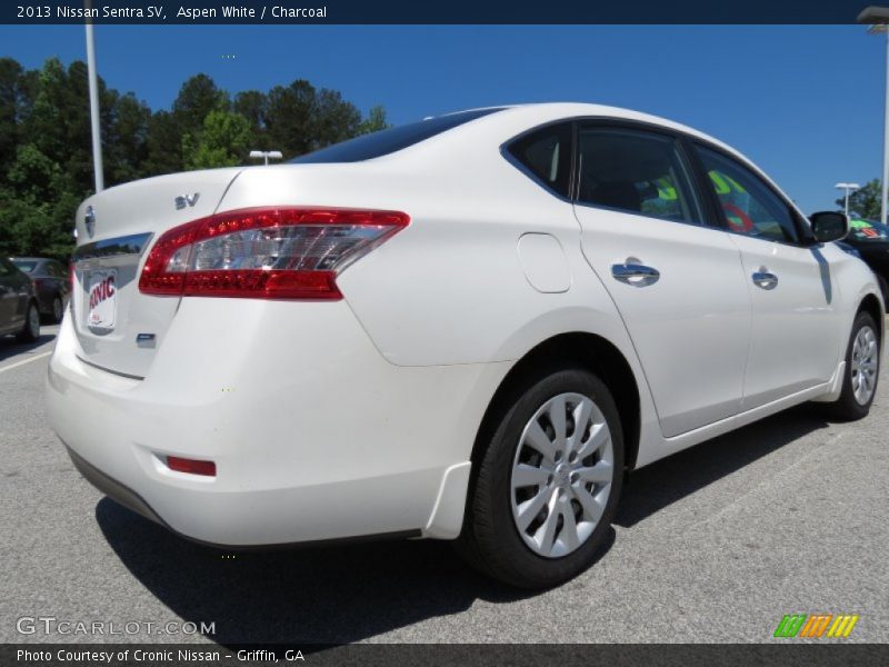 Aspen White / Charcoal 2013 Nissan Sentra SV