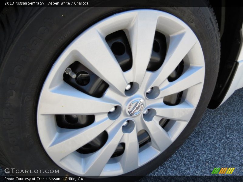 Aspen White / Charcoal 2013 Nissan Sentra SV