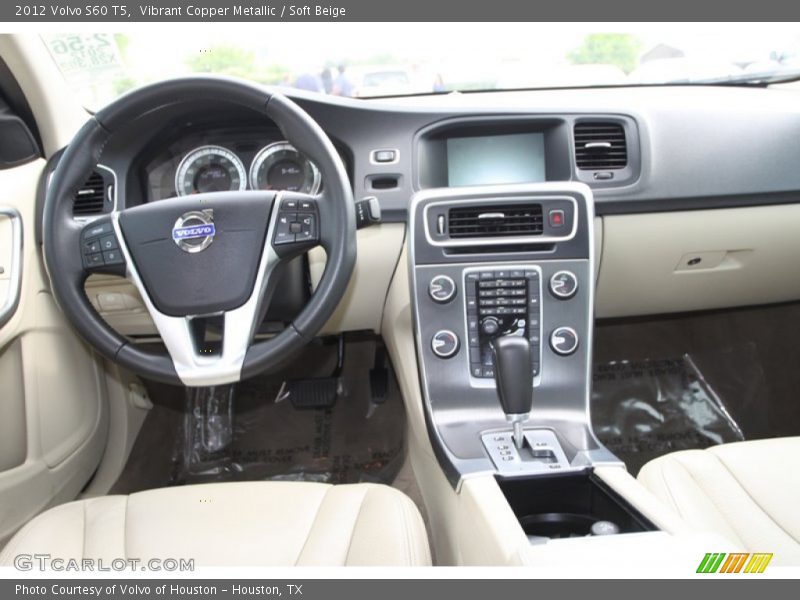Dashboard of 2012 S60 T5