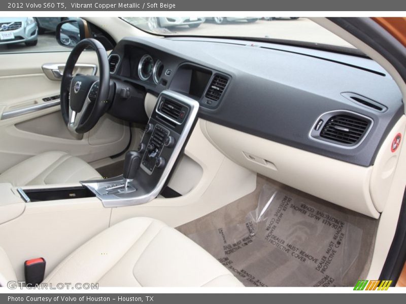 Dashboard of 2012 S60 T5