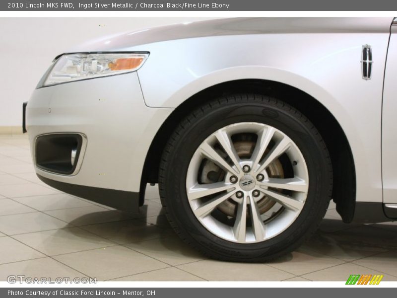Ingot Silver Metallic / Charcoal Black/Fine Line Ebony 2010 Lincoln MKS FWD