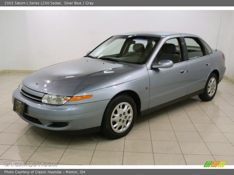 Front 3/4 View of 2002 L Series L200 Sedan