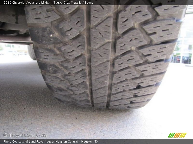 Taupe Gray Metallic / Ebony 2010 Chevrolet Avalanche LS 4x4
