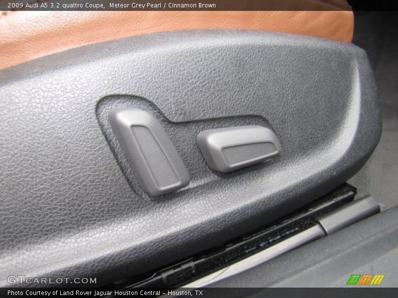 Controls of 2009 A5 3.2 quattro Coupe