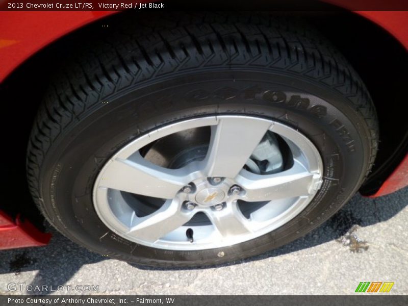 Victory Red / Jet Black 2013 Chevrolet Cruze LT/RS