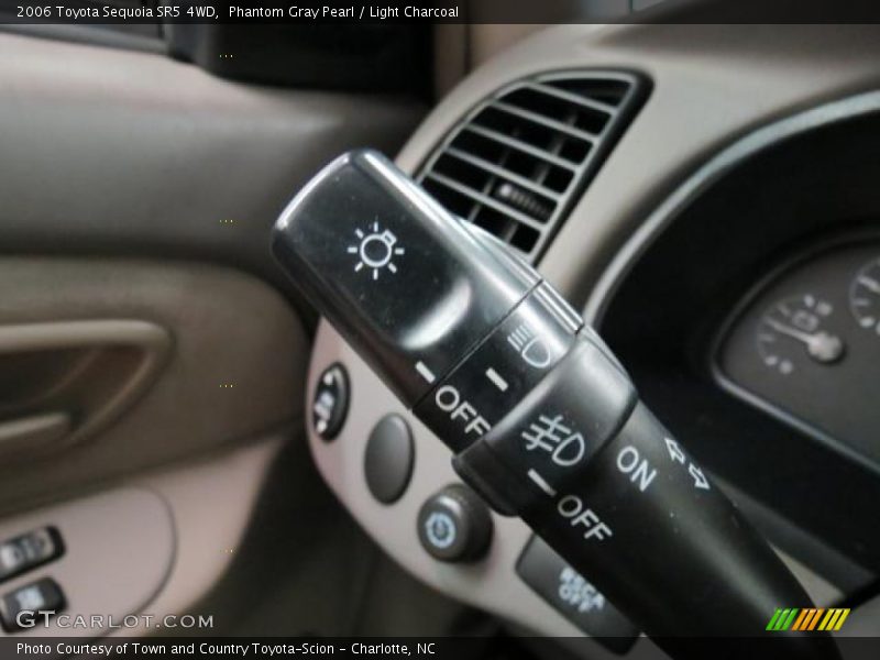 Phantom Gray Pearl / Light Charcoal 2006 Toyota Sequoia SR5 4WD