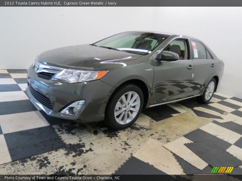 Cypress Green Metallic / Ivory 2013 Toyota Camry Hybrid XLE