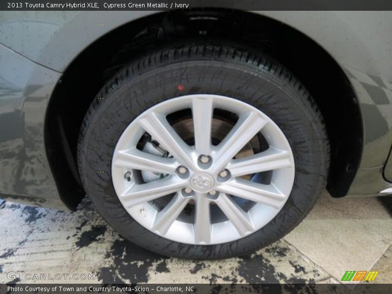 Cypress Green Metallic / Ivory 2013 Toyota Camry Hybrid XLE