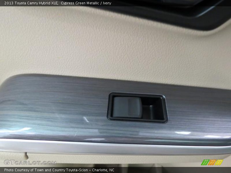 Cypress Green Metallic / Ivory 2013 Toyota Camry Hybrid XLE