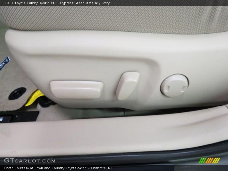 Cypress Green Metallic / Ivory 2013 Toyota Camry Hybrid XLE