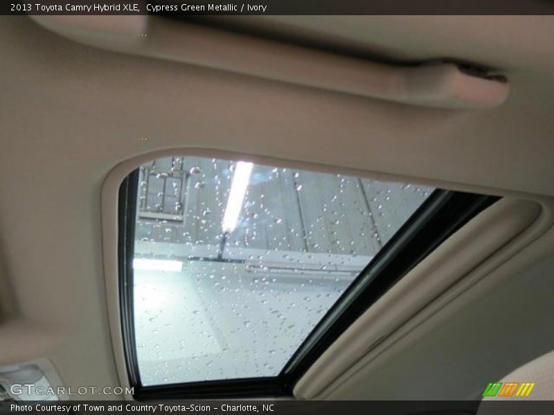 Cypress Green Metallic / Ivory 2013 Toyota Camry Hybrid XLE