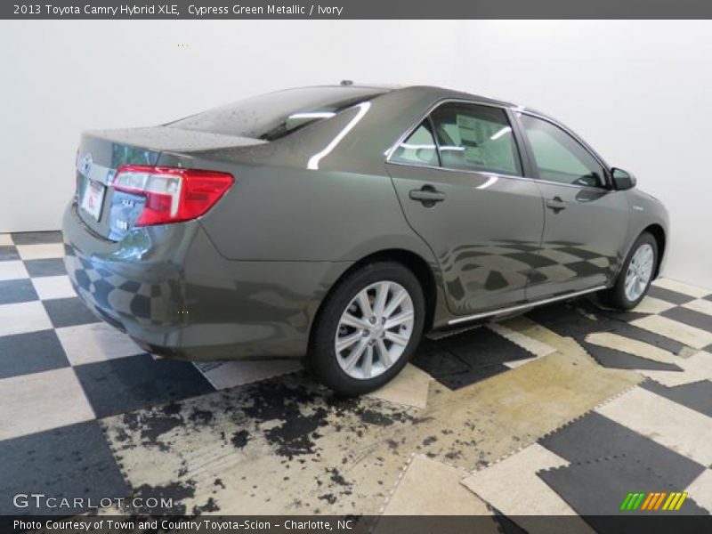 Cypress Green Metallic / Ivory 2013 Toyota Camry Hybrid XLE