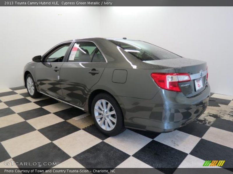 Cypress Green Metallic / Ivory 2013 Toyota Camry Hybrid XLE