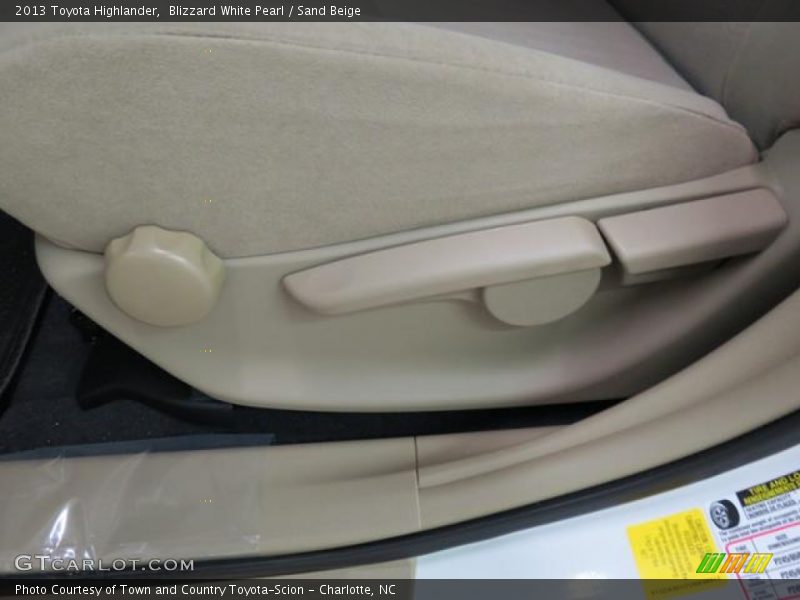 Blizzard White Pearl / Sand Beige 2013 Toyota Highlander
