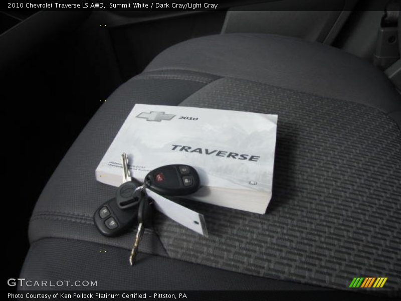 Summit White / Dark Gray/Light Gray 2010 Chevrolet Traverse LS AWD