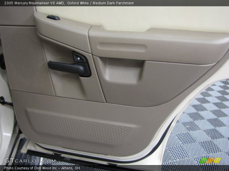 Oxford White / Medium Dark Parchment 2005 Mercury Mountaineer V6 AWD
