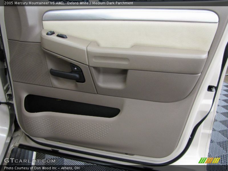 Oxford White / Medium Dark Parchment 2005 Mercury Mountaineer V6 AWD