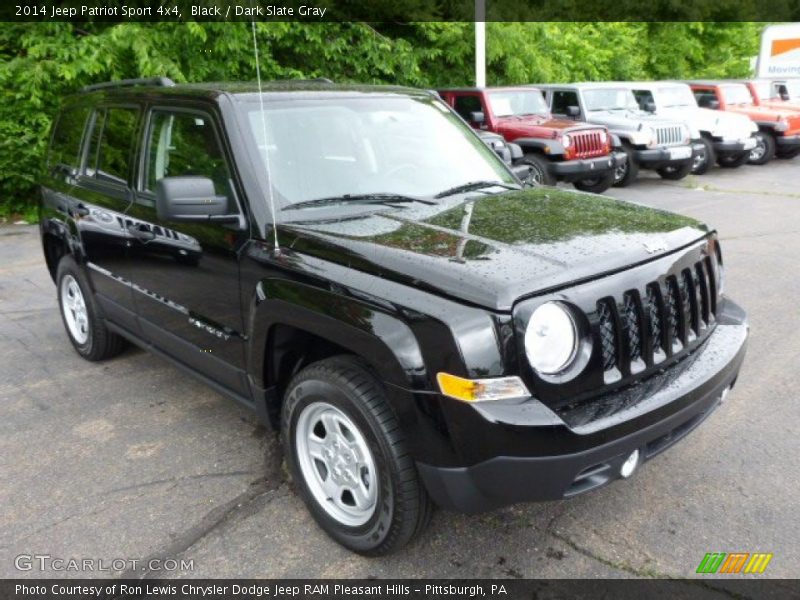 Front 3/4 View of 2014 Patriot Sport 4x4