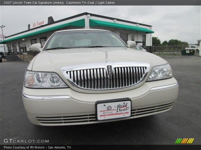 Cashmere Tri-Coat / Light Camel 2007 Lincoln Town Car Signature Limited