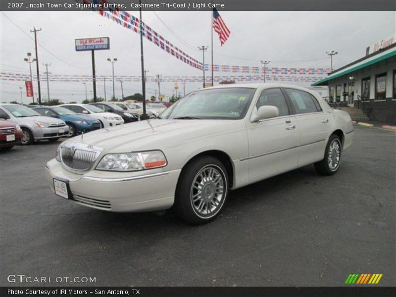 Cashmere Tri-Coat / Light Camel 2007 Lincoln Town Car Signature Limited