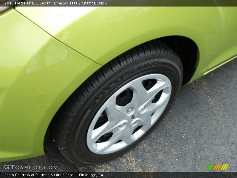 Lime Squeeze / Charcoal Black 2013 Ford Fiesta SE Sedan