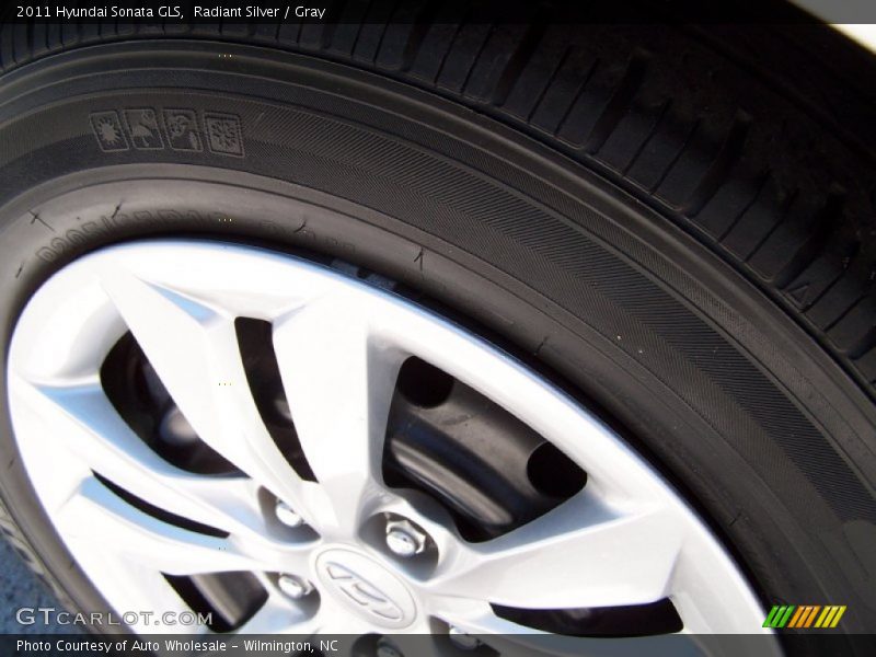 Radiant Silver / Gray 2011 Hyundai Sonata GLS