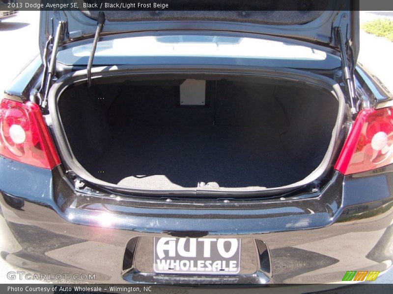 Black / Black/Light Frost Beige 2013 Dodge Avenger SE