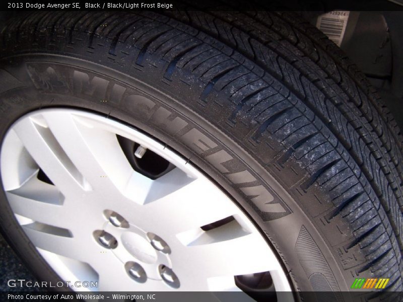 Black / Black/Light Frost Beige 2013 Dodge Avenger SE