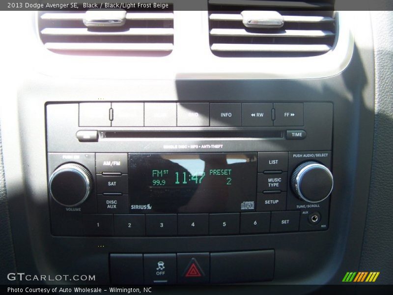 Black / Black/Light Frost Beige 2013 Dodge Avenger SE
