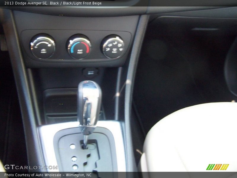 Black / Black/Light Frost Beige 2013 Dodge Avenger SE