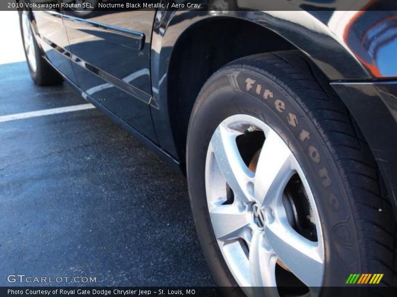 Nocturne Black Metallic / Aero Gray 2010 Volkswagen Routan SEL