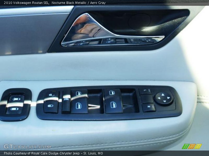 Nocturne Black Metallic / Aero Gray 2010 Volkswagen Routan SEL
