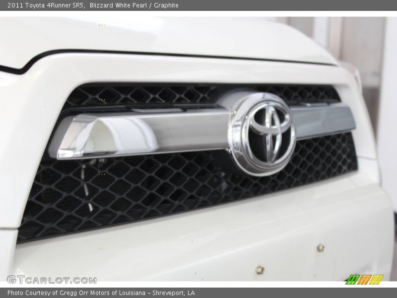 Blizzard White Pearl / Graphite 2011 Toyota 4Runner SR5