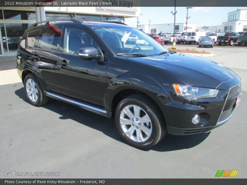 Labrador Black Pearl / Black 2013 Mitsubishi Outlander SE