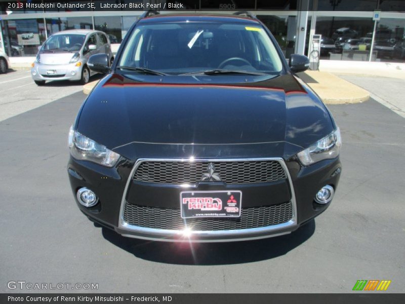 Labrador Black Pearl / Black 2013 Mitsubishi Outlander SE