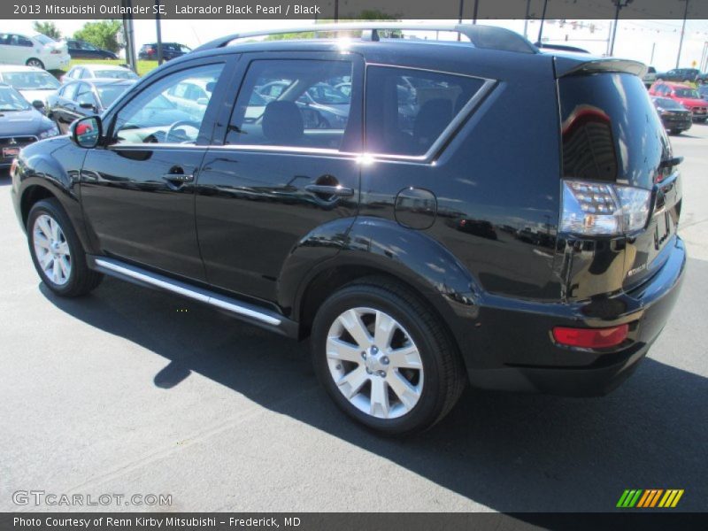 Labrador Black Pearl / Black 2013 Mitsubishi Outlander SE